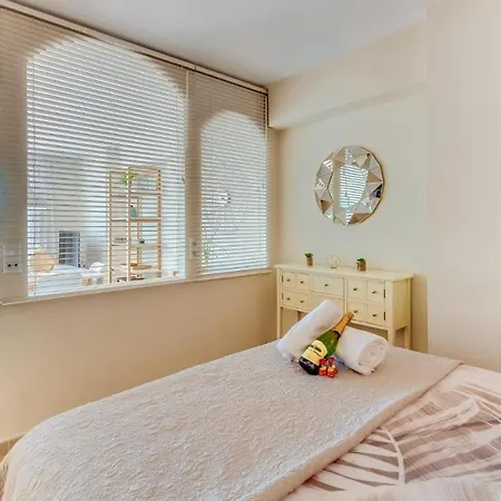 Front Beach Luxury Boutique Panorama Apartment